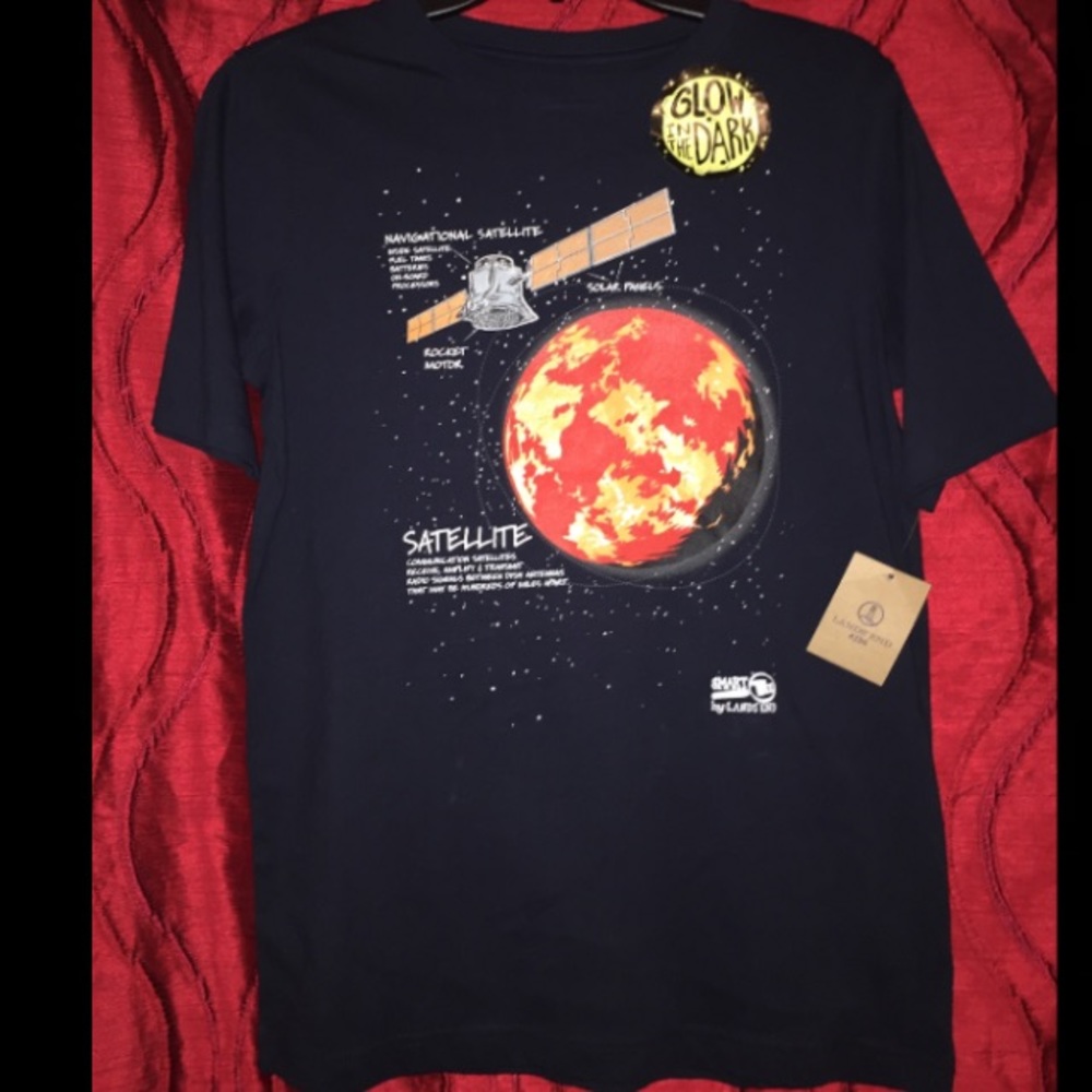 2 Graphic Tee’s Glow💡In The Dark kids